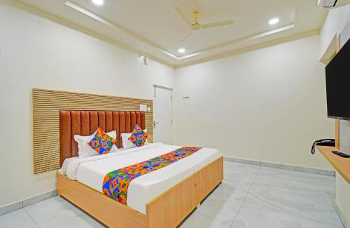 Chanda Nagar Hotel | FabHotel Lexus Grand- Nr GSM Mall, Miyapur