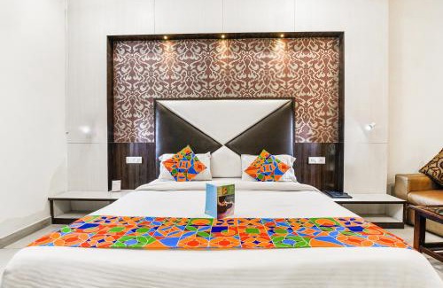 Charbagh Hotel | FabHotel Metro View