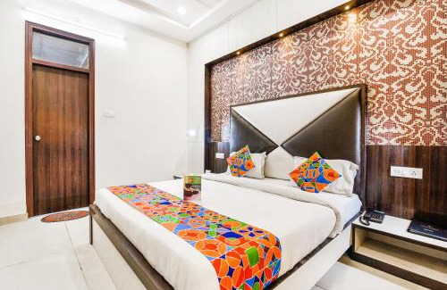 Charbagh Hotel | FabHotel Metro View