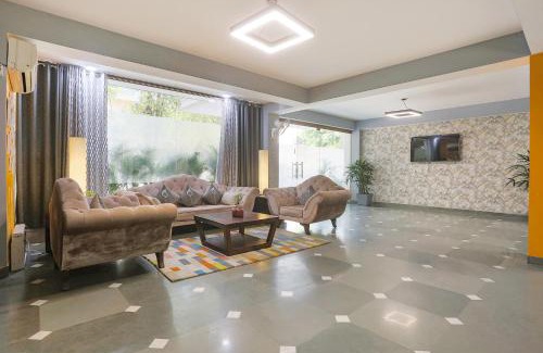 DLF City Hotel | FabHotel New Journey Hospitality Near MG Road & Sikanderpur Metro
