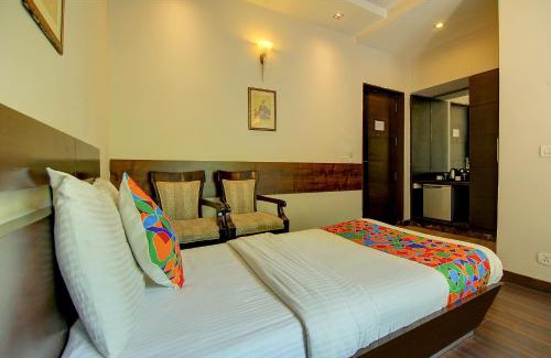 DLF City Hotel | FabHotel Phoenix Hospitality Near DLF Cyber Hub & Metro, Gurugram