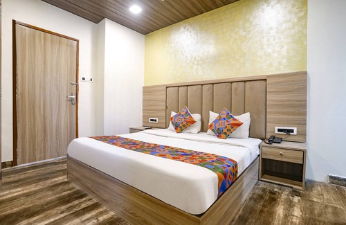 Andheri West Hotel | Fabhotel Priceless