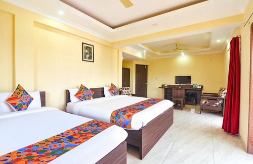 Nerul Hotel | Fabhotel Sai Swastik Nr. Candolim Beach