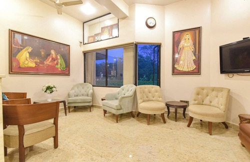 C-Scheme Hotel | Fabhotel Shikha