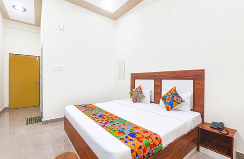Ayodhya Hotel | Fabhotel Shree Venkatesh Nileyam