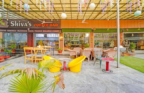 Gandhinagar Hotel | FabHotel Siddharth Inn - Nr Siddharth Bunglows