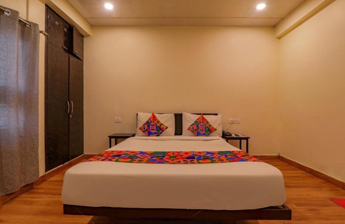 Kalyanpur Hotel | FabHotel SR Square