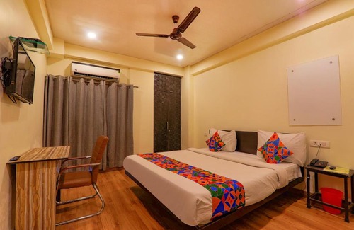 Kalyanpur Hotel | FabHotel SR Square
