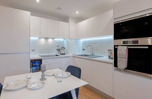 The Westside Apartment | Fabulous 1 Bedroom Apartment in Central Location