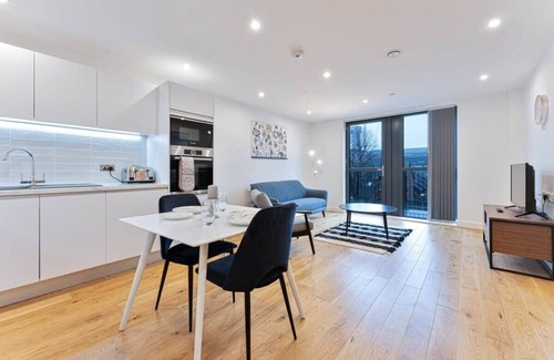 The Westside Apartment | Fabulous 1 Bedroom Apartment in Central Location