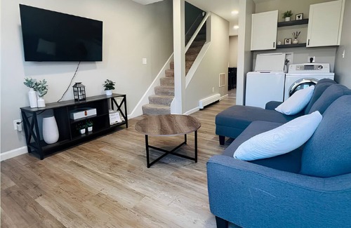 Lebanon Condo | Fabulous 2-bedroom condo with back deck in charming Lebanon