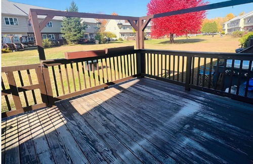 Lebanon Condo | Fabulous 2-bedroom condo with back deck in charming Lebanon