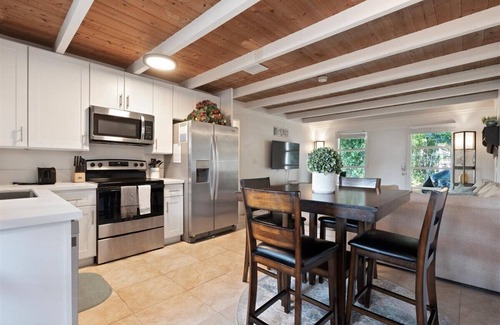 Village of La Jolla Cottage | Fabulous 2-bedroom cottage with AC in La Jolla