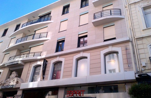 Cannes City Centre Apartment | Fabulous 3 Bedroom Apartment Located In Center Of Cannes,minutes From Everything