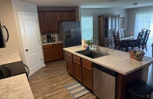Green Cove Springs House | Fabulous 4-bedroom house in Green Cove Springs & Community Pool in Magnola