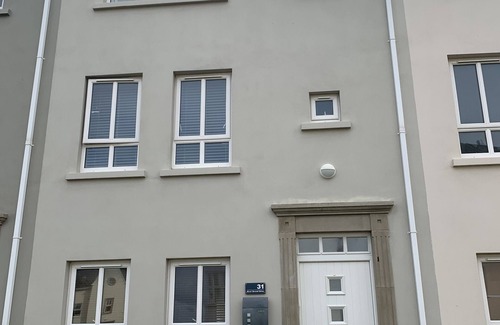 Northern Ireland House | Fabulous 4 bedroom townhouse on West Strand beach 15 min walk to Royal Portrush