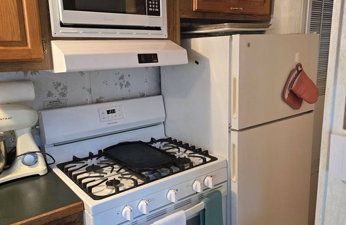 Pierceton House | Fabulous 5-bedroom mobile home with AC in Pierceton