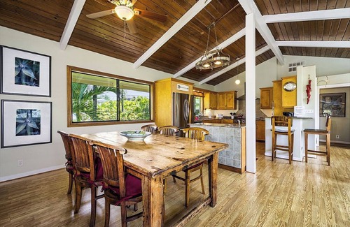Kahaluu Bay House | Fabulous 7 bedroom for 23 near Magic Sands Beach!