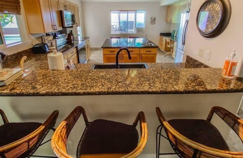Alii Heights Mauka House | Fabulous 7 br 22 ocean view pool estate!
