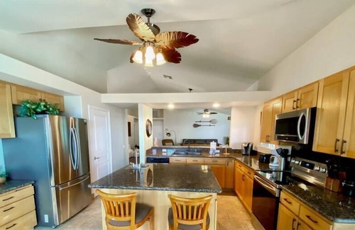 Alii Heights Mauka House | Fabulous 7 br 22 ocean view pool estate!