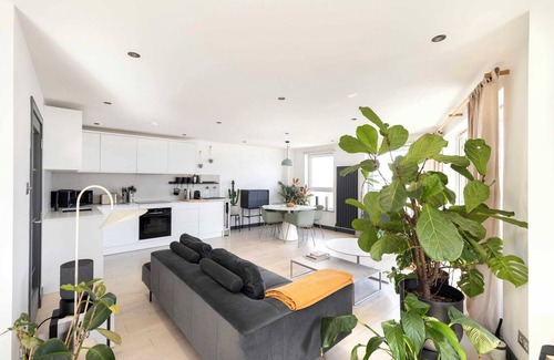 Newhaven Apartment | Fabulous Apartment with Bay View Terrace