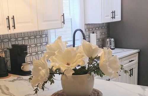 Huntsville House | Fabulous Huntsville Location, Stylish, Checkout the backyard, Cottage Rental