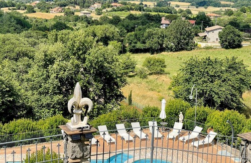 Montefiascone Villa | Fabulous villa on Umbrian hill overlooking lake - sleeps 24 - Pool and Jacuzzi