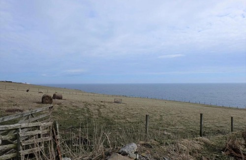 Keiss Bed & Breakfast | Fabulous location with sea and castle view - NC500