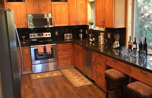 West Yellowstone Cabin | FABULOUS Remodel with Private Hot Tub, & more! Ten minutes to Yellowstone NP!