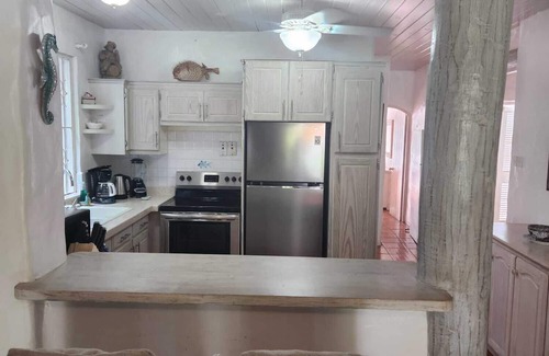 Gibbs Bay Condo | Fabulous, spacious condo with pool, 5 mins from Mullins Beach.