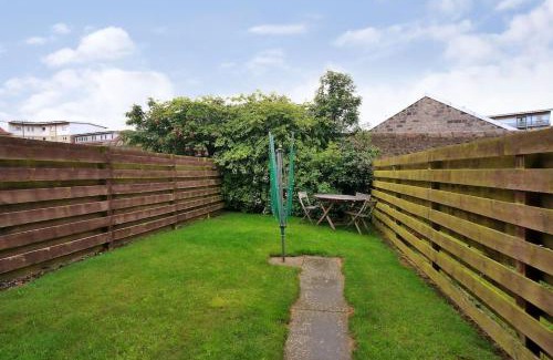 Central Aberdeen Apartment | Fabulous Townhouse Near Beach, city and Sports