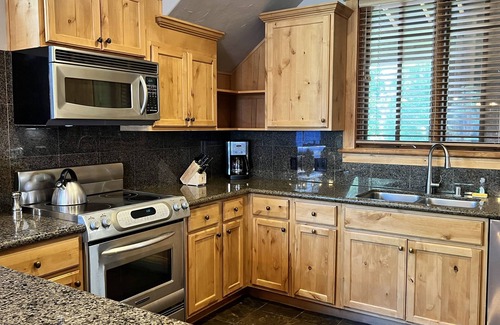 Truckee House | Fabulous Winter/Summer Resort Townhome in Tahoe