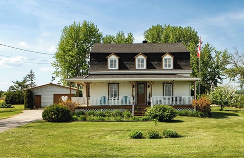 Deschambault-Grondines House | Face au Fleuve
