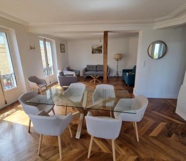 Saint-Germain-en-Laye Apartment | Face château St Germain en Laye, appartement 4 à 6 personnes, 23 min de Paris Champs-Elysées