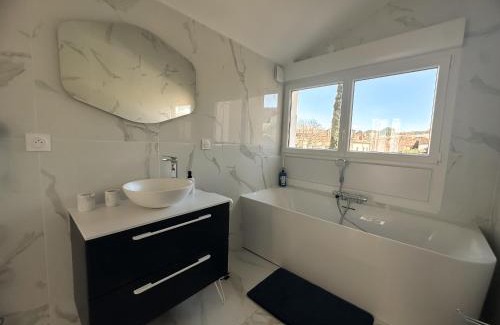 Carcassonne Bed & Breakfast | Face Cité - Chambres D'Hôtes - Parking & Garage Gratuit - Wi-Fi Gratuit