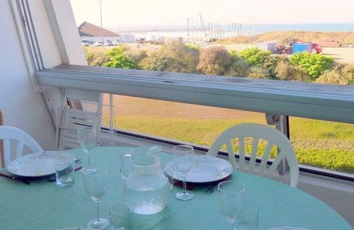 Saint-Jean-de-Monts Apartment | Facing the sea Direct beach access near Estacade and Thalasso (private parking)