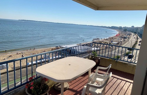 La Baule-Escoublac Apartment | Facing the sea, one of the most beautiful views of the bay to enjoy with the whole family.