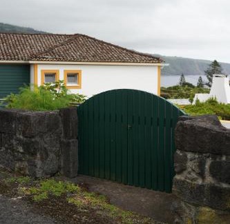 Capelo House | Faial Adega Lemos