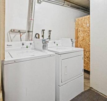 Fairbanks Apartment | Fairbanks Rafiki BnB-4 Self check-in