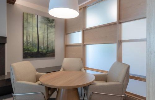 Revelstoke Hotel | Fairfield by Marriott Inn & Suites Revelstoke
