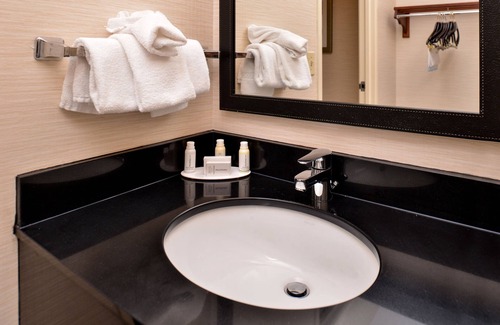 Jeffersonville Hotel | Fairfield Inn By Marriott Louisville North