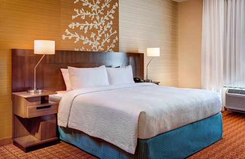 Auburndale Hotel | Fairfield Inn & Suites New York Queens/Fresh Meadows