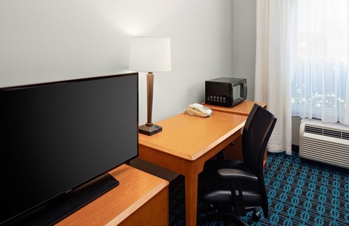 Romulus Hotel | Fairfield Inn & Suites by Marriott Detroit Metro Airport Romulus