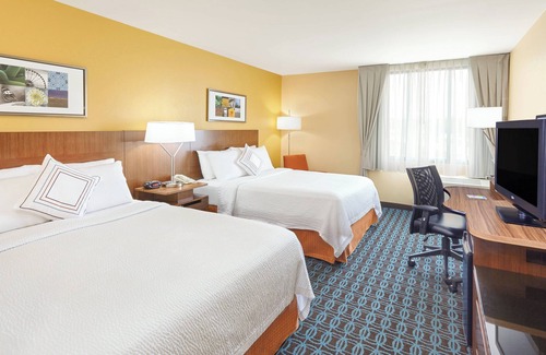 Lombard Hotel | Fairfield Inn & Suites by Marriott Lombard