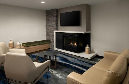 Lake Forest Hotel | Fairfield Inn & Suites Portland South/Lake Oswego