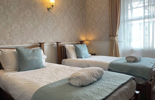 Amesbury Hotel | Fairlawn House