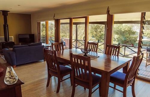 Depot Beach House | Fairley Street 2 Friendly Kangaroos