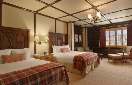 Papineau Regional County Municipality Resort | Fairmont Le Chateau Montebello