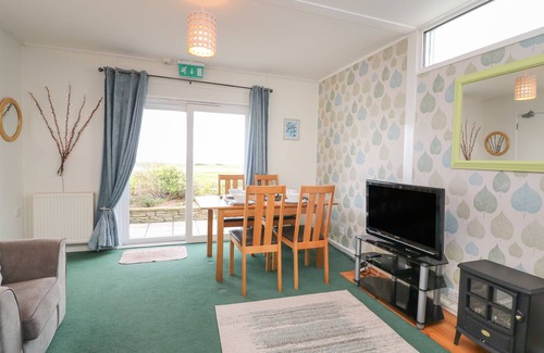 Burgh Island Cottage | FAIRWAY LODGE, country holiday cottage in Bigbury-On-Sea