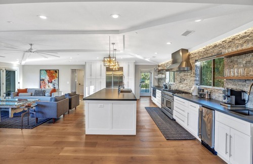 Oak Creek House | Fairway to Heaven - Luxury 6 BD home sleeps 16